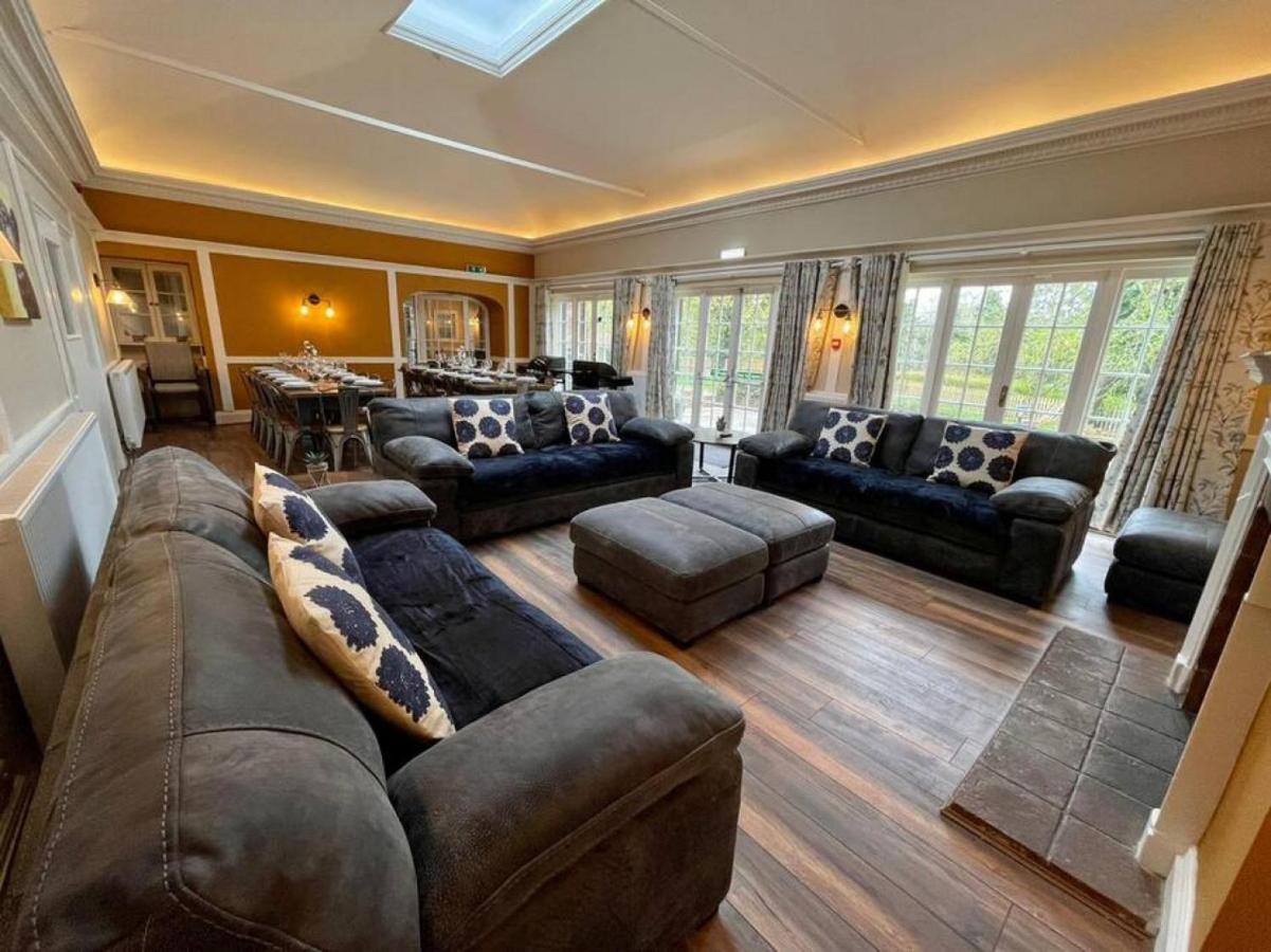 Lydney House Swaffham Sleeps 22 Villa Bagian luar foto