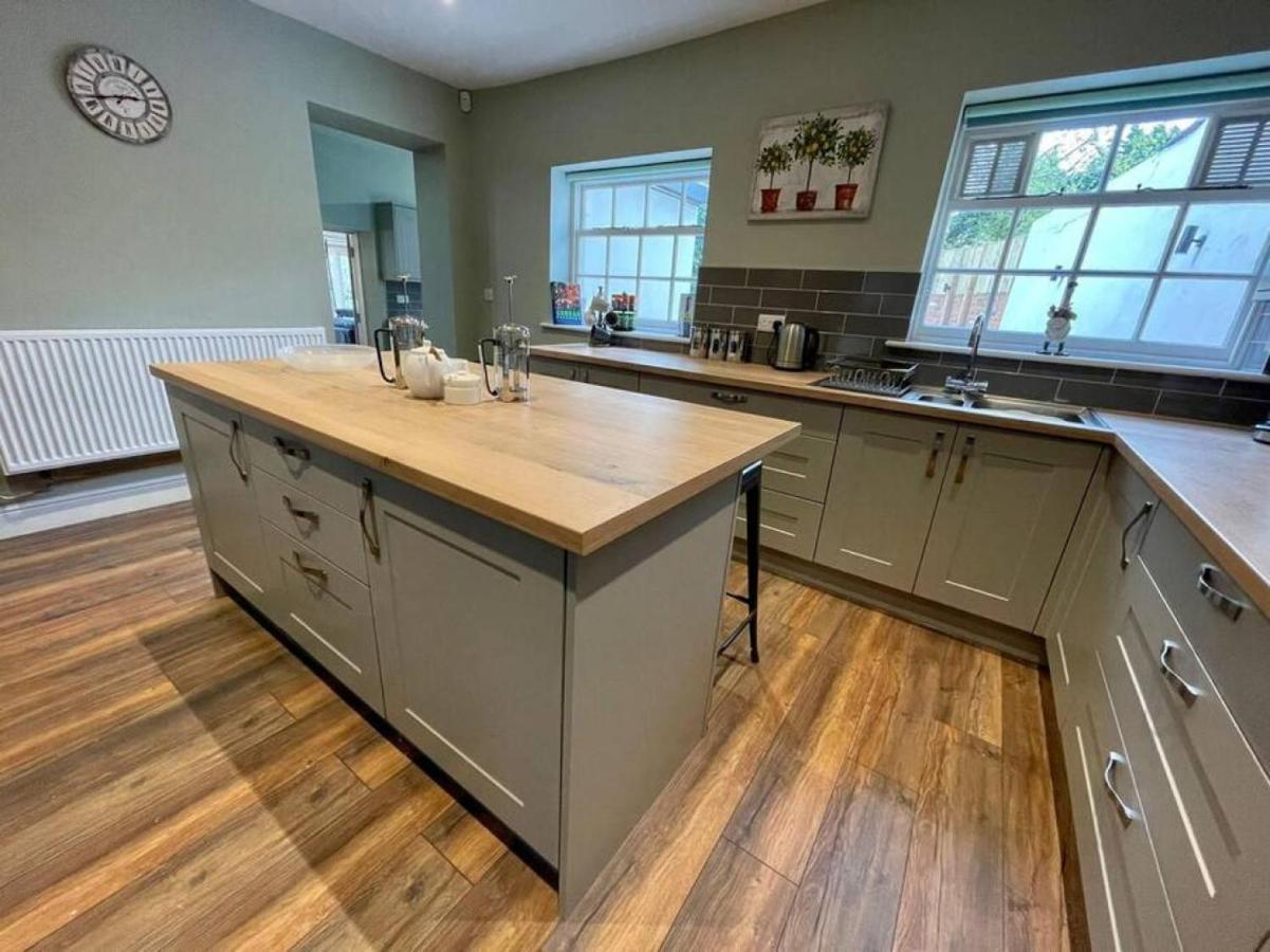 Lydney House Swaffham Sleeps 22 Villa Bagian luar foto